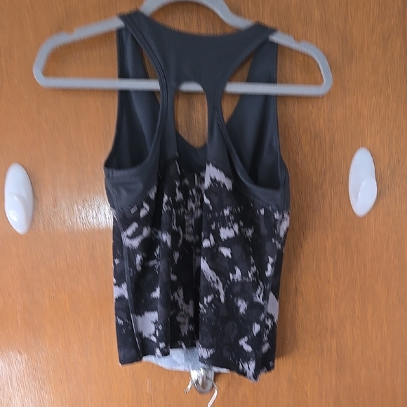 Grear Tek & Avia Brand Black and Green Tank Tops Both Medium. - Picture 4 of 8